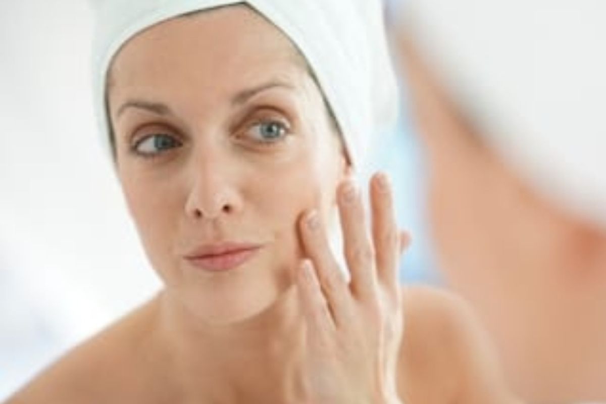 Kiat merawat wajah saat kolagen menurun di usia 50 tahun